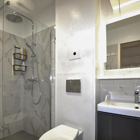 2 Bedroom Lovely In Pl